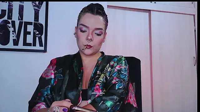 Snapshot of purple_em69 chatting on 03-06-26, 05:26 purple em69 online show from 03-06-26, 05:26