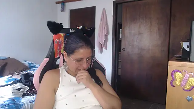 Snapshot of LucifernandaSw chatting on 06-11-26, 09:24 LucifernandaSw online show from 06-11-26, 09:24