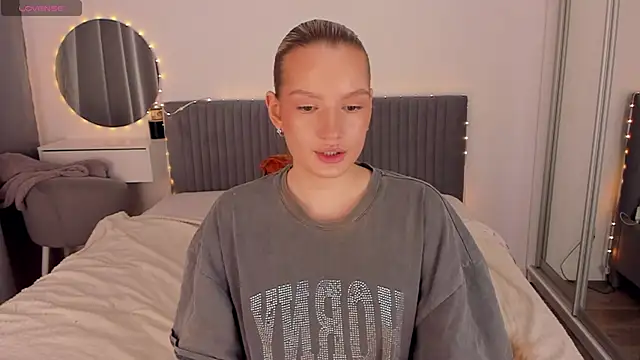 CassieRayss online show from 04-28-26, 02:22