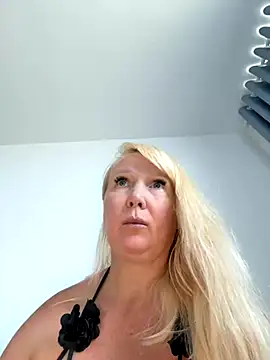 EmmaInLove23 online show from 09-14-25, 05:17