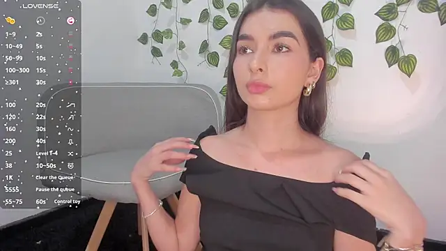 Snapshot of Coralinee_01 chatting on 12-07-24, 08:27 Coralinee 01 online show from 12-07-24, 08:27