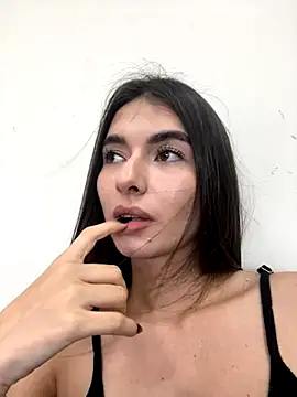 Snapshot of Coralinee_01 chatting on 10-30-25, 03:46 Coralinee 01 online show from 10-30-25, 03:46