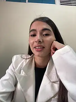 Coralinee 01 online show from 11-13-25, 05:23