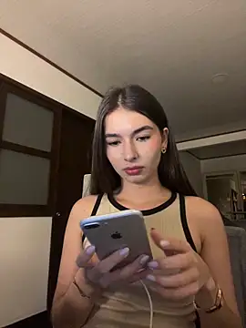 Snapshot of Coralinee_01 chatting on 05-14-26, 12:28 Coralinee 01 online show from 05-14-26, 12:28