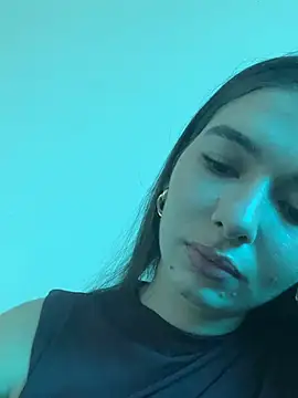 Snapshot of Coralinee_01 chatting on 05-14-26, 05:09 Coralinee 01 online show from 05-14-26, 05:09