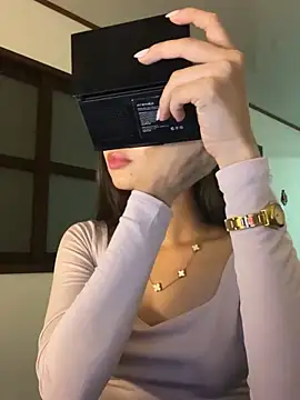 Snapshot of Coralinee_01 chatting on 05-16-26, 11:25 Coralinee 01 online show from 05-16-26, 11:25