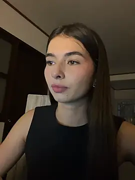 Snapshot of Coralinee_01 chatting on 05-17-26, 11:12 Coralinee 01 online show from 05-17-26, 11:12