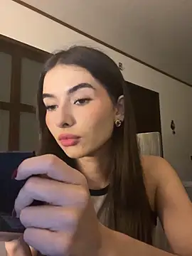 Snapshot of Coralinee_01 chatting on 06-04-26, 01:00 Coralinee 01 online show from 06-04-26, 01:00