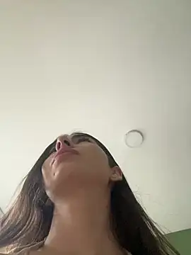 Snapshot of Coralinee_01 chatting on 06-07-26, 10:24 Coralinee 01 online show from 06-07-26, 10:24