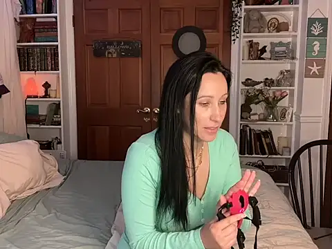 Snapshot of cutelittlemama0418 chatting on 10-15-25, 12:05 cutelittlemama0418 online show from 10-15-25, 12:05