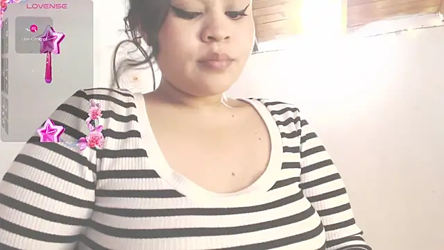 Snapshot of Amara18_ chatting on 05-16-26, 07:12 Amara18 online show from 05-16-26, 07:12