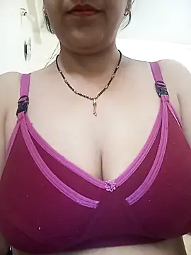 Snapshot of Hot-Shivani chatting on 02-15-26, 07:54 Hot-Shivani online show from 02-15-26, 07:54