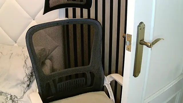 xxNoeliaxx online show from 12-04-25, 08:01