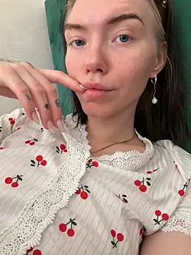 Lisaaa Alisa online show from 04-28-26, 04:06