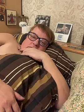 Snapshot of Klio5678 chatting on 12-20-25, 09:33 Klio5678 online show from 12-20-25, 09:33