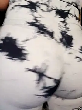 Snapshot of Janna_mnt chatting on 02-18-25, 04:15 Janna mnt online show from 02-18-25, 04:15