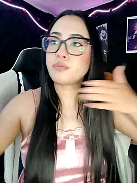 Snapshot of Janna_mnt chatting on 10-18-25, 04:04 Janna mnt online show from 10-18-25, 04:04