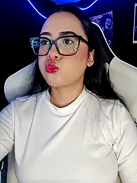 Snapshot of Janna_mnt chatting on 10-28-25, 05:11 Janna mnt online show from 10-28-25, 05:11