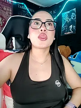 Snapshot of Janna_mnt chatting on 12-21-25, 03:13 Janna mnt online show from 12-21-25, 03:13