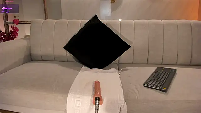 DominiqueVega online show from 01-10-25, 02:57