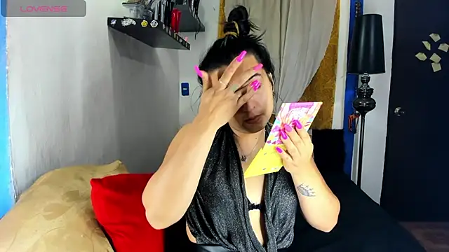 Snapshot of SARAMISHA chatting on 10-21-25, 11:49 SARAMISHA online show from 10-21-25, 11:49