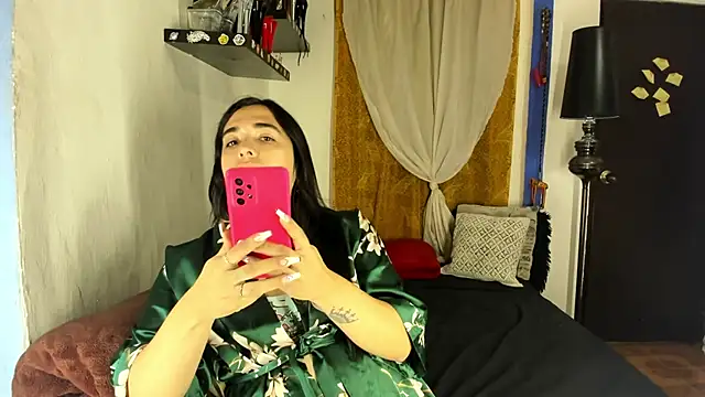 Snapshot of SARAMISHA chatting on 11-06-25, 01:45 SARAMISHA online show from 11-06-25, 01:45