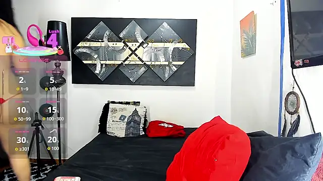 Snapshot of SARAMISHA chatting on 12-14-25, 08:13 SARAMISHA online show from 12-14-25, 08:13