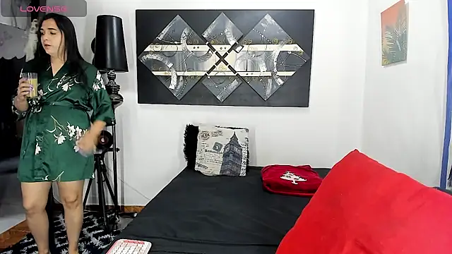 Snapshot of SARAMISHA chatting on 12-21-25, 02:02 SARAMISHA online show from 12-21-25, 02:02