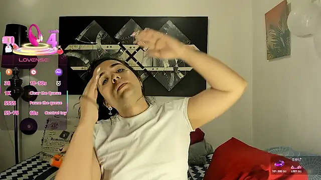 Snapshot of SARAMISHA chatting on 02-10-26, 02:04 SARAMISHA online show from 02-10-26, 02:04