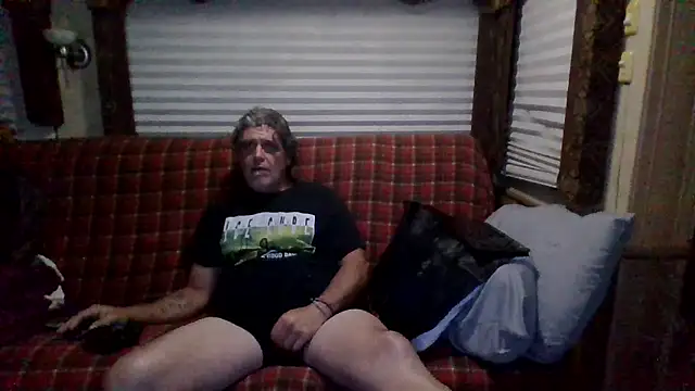 Snapshot of lateniter chatting on 05-17-26, 04:10 lateniter online show from 05-17-26, 04:10