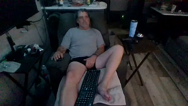 Snapshot of lateniter chatting on 06-17-26, 04:59 lateniter online show from 06-17-26, 04:59