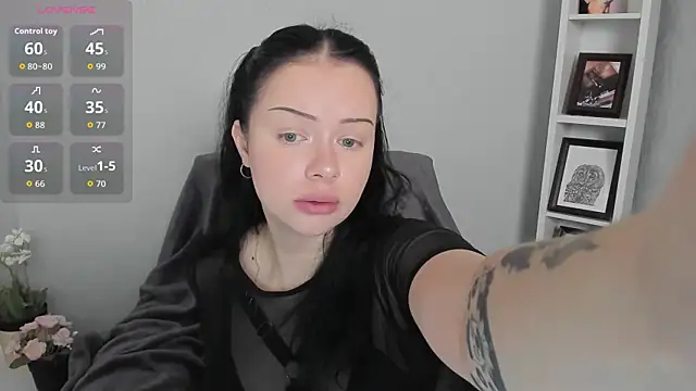 Lori  Hell online show from 06-07-26, 04:38