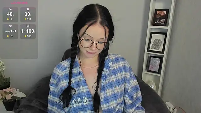 Lori  Hell online show from 06-18-26, 09:25