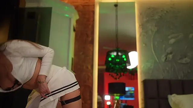 eva fashionista online show from 03-22-25, 02:59