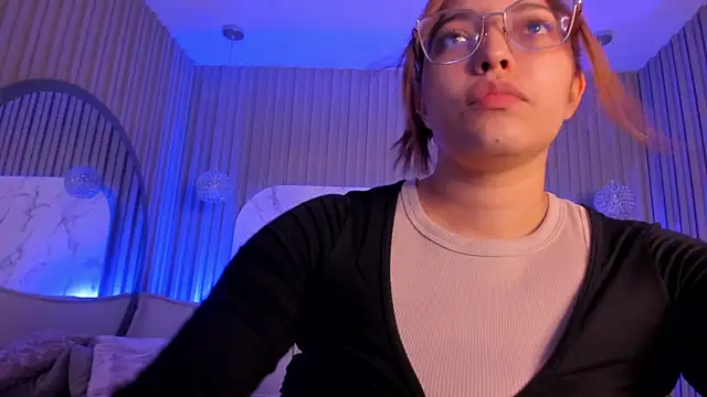 Snapshot of Dollar-girl chatting on 05-16-26, 10:47 Dollar-girl online show from 05-16-26, 10:47