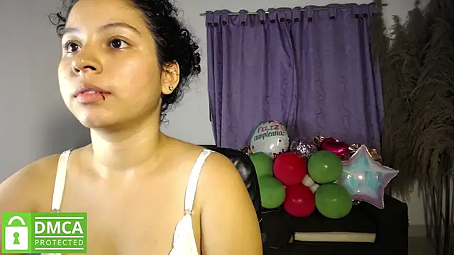 Snapshot of Mr_MrsCurie chatting on 10-29-25, 02:58 Mr MrsCurie online show from 10-29-25, 02:58