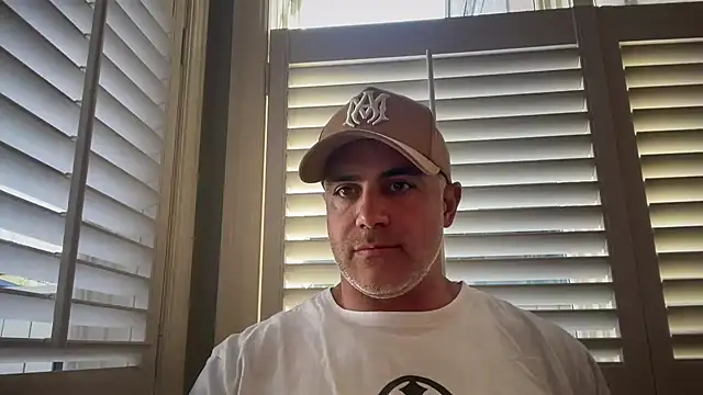 Snapshot of Bad_daddy21 chatting on 10-20-25, 06:41 Bad daddy21 online show from 10-20-25, 06:41