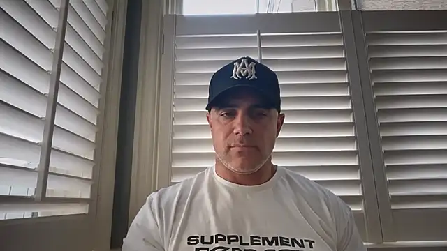 Snapshot of Bad_daddy21 chatting on 03-19-26, 05:39 Bad daddy21 online show from 03-19-26, 05:39