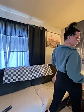 SidneyRaee online show from 12-10-24, 07:43