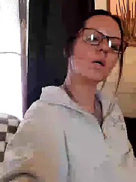 SidneyRaee online show from 03-18-25, 05:42