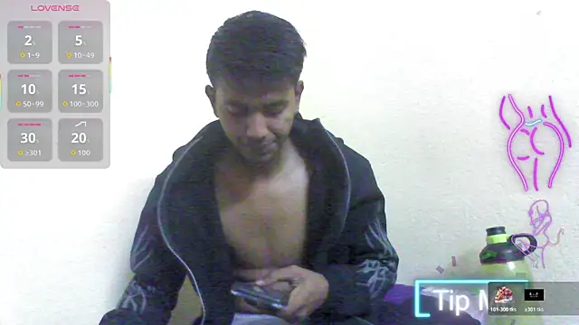 Snapshot of just_fucks chatting on 12-17-25, 07:20 just fucks online show from 12-17-25, 07:20