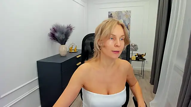 Sinty Devis online show from 02-24-26, 04:21