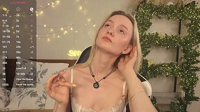 Snapshot of IdaValenti chatting on 05-25-26, 11:11 IdaValenti online show from 05-25-26, 11:11