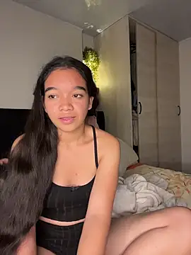 Snapshot of Nina-Eros1 chatting on 02-21-26, 11:39 Nina-Eros1 online show from 02-21-26, 11:39