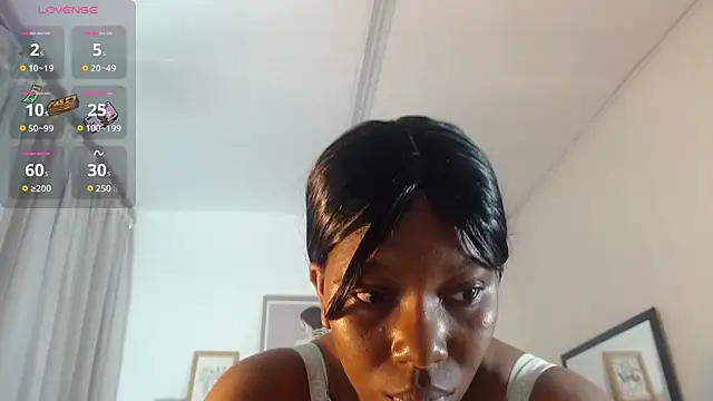 Snapshot of Sara_Marks chatting on 05-25-26, 10:54 Sara Marks online show from 05-25-26, 10:54