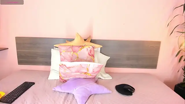 Snapshot of samanta_joness chatting on 03-05-26, 07:15 samanta joness online show from 03-05-26, 07:15