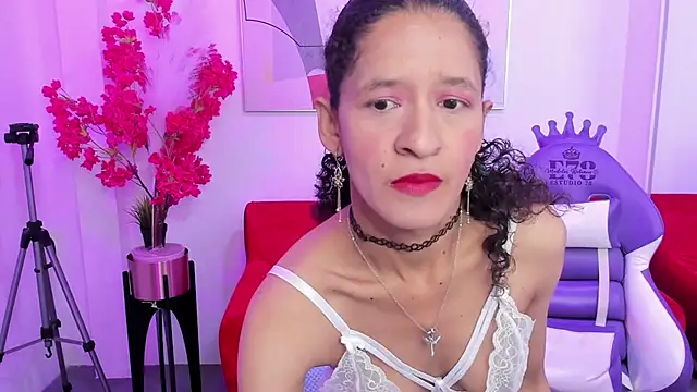 Snapshot of Alice_candace chatting on 01-08-25, 11:54 Alice candace online show from 01-08-25, 11:54