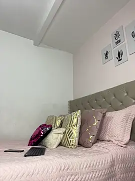 ImAlicee online show from 11-25-25, 11:05