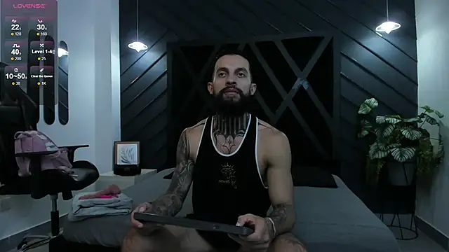 Snapshot of Apolo_Bianco_ chatting on 09-23-25, 11:08 Apolo Bianco online show from 09-23-25, 11:08