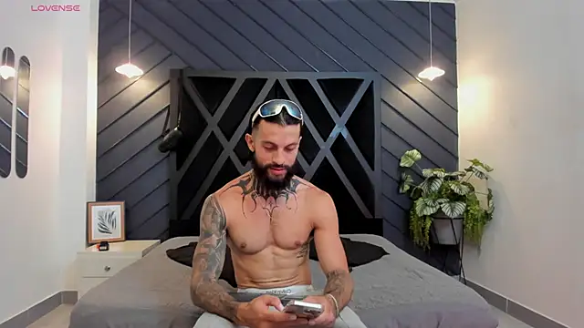 Snapshot of Apolo_Bianco_ chatting on 09-29-25, 11:31 Apolo Bianco online show from 09-29-25, 11:31